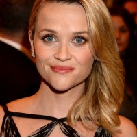 Reese Witherspoon Deep Side Parted Blonde Wavy Hairstyle