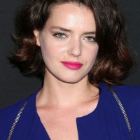 Roxane Mesquida Short Brunette Wavy Hairstyle for Women