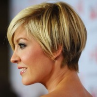 Side View of Jenna Elfman Layered Razor Cut for Short Hair