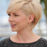 Side View of Michelle Williams Cute Short Side Parted Haircut