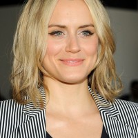 Taylor Schilling Layered Shoulder Length Hairstyle for Round Faces