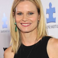 Joelle Carter Casual Layered Straight Haircut for Women