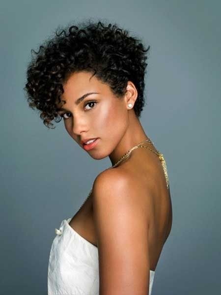 Fresh Short Curly Hairstyles for Black Women