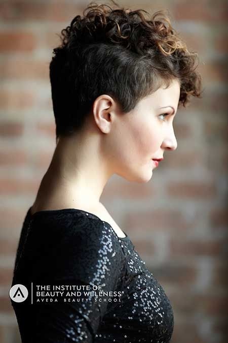 25 Lively Short Haircuts for Curly Hair - Short Wavy Curly Hairstyle Ideas  - Styles Weekly