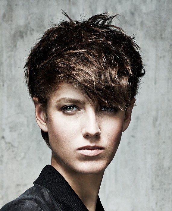 Edgy Chic Messy Straight Haircut for Woman