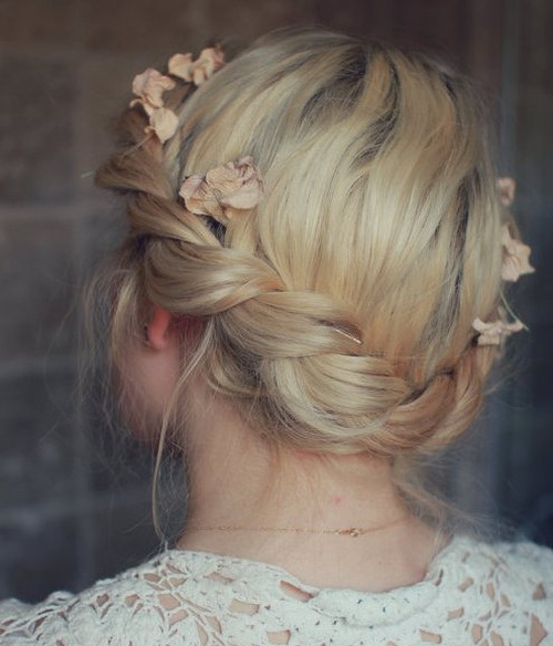 Beautiful Twisted Hairstyle for Prom