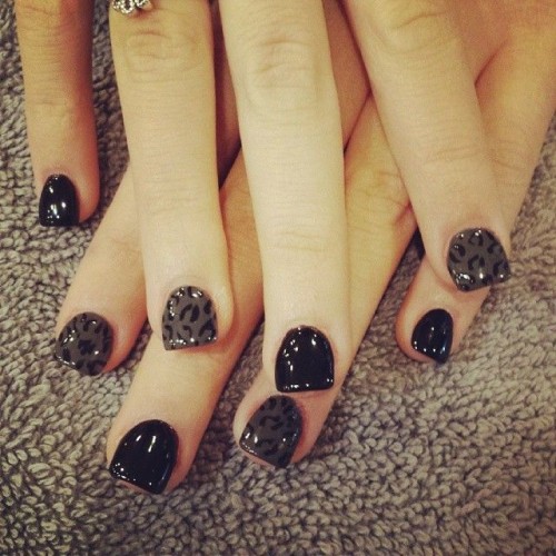 Stunning Leopard Printed Nail Design