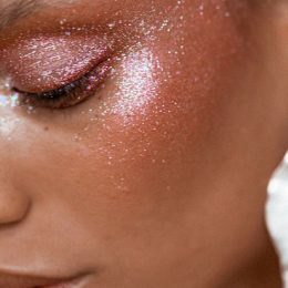 10 Glam and Glittery Makeup Looks
