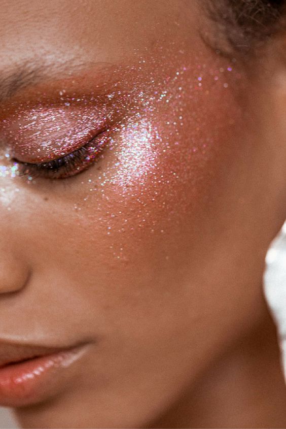 10 Glam and Glittery Makeup Looks