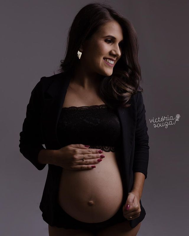 Coolest Maternity Photoshoot Outfit Ideas