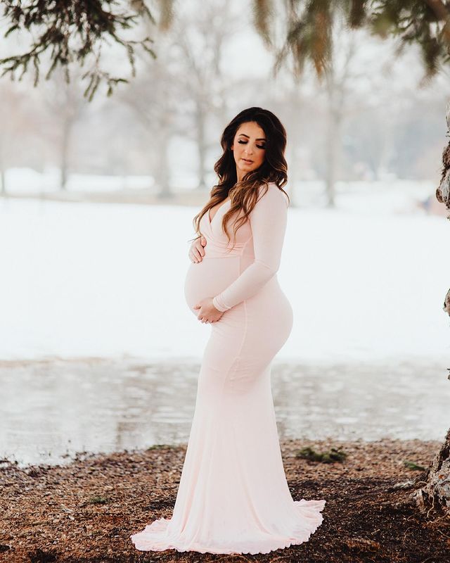 Coolest Maternity Photoshoot Outfit Ideas