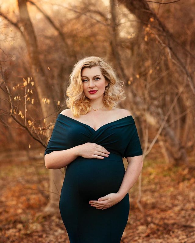 Coolest Maternity Photoshoot Outfit Ideas