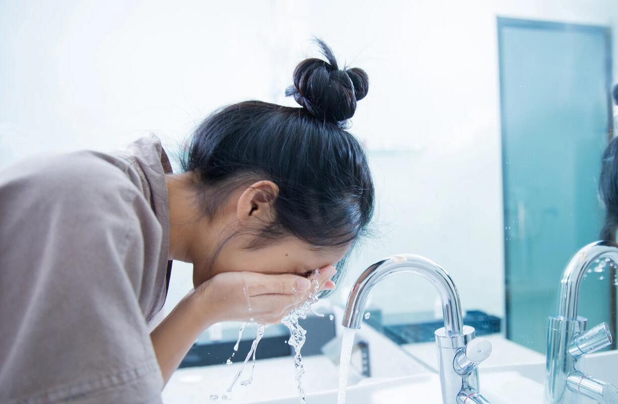 washing face