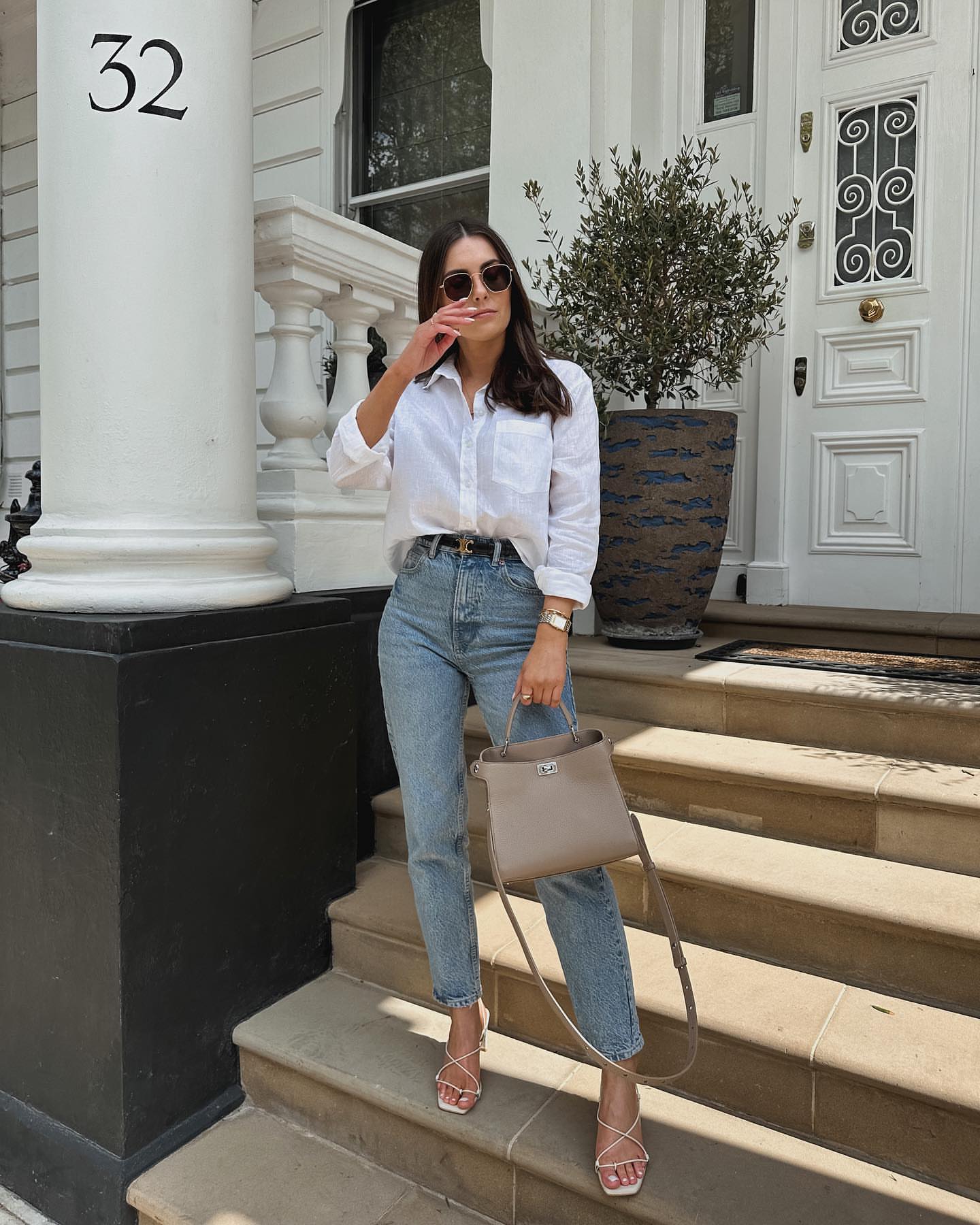 Top 18 Mom Jeans Outfits You Should Have in Your Wardrobe in 2023