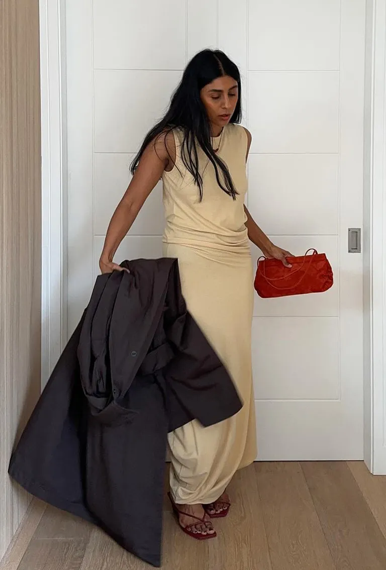 Yellow Dress Red Shoulder Bag Red Wedges Cord Necklace Brown Trench Coat